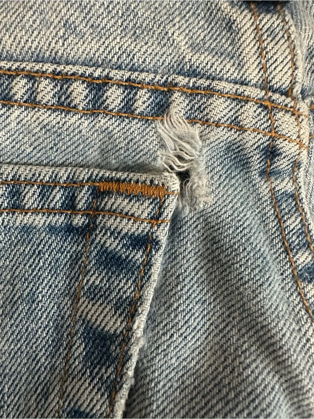 Vintage 90s Levi’s 550 Relaxed Fit Tapered Leg Jean
